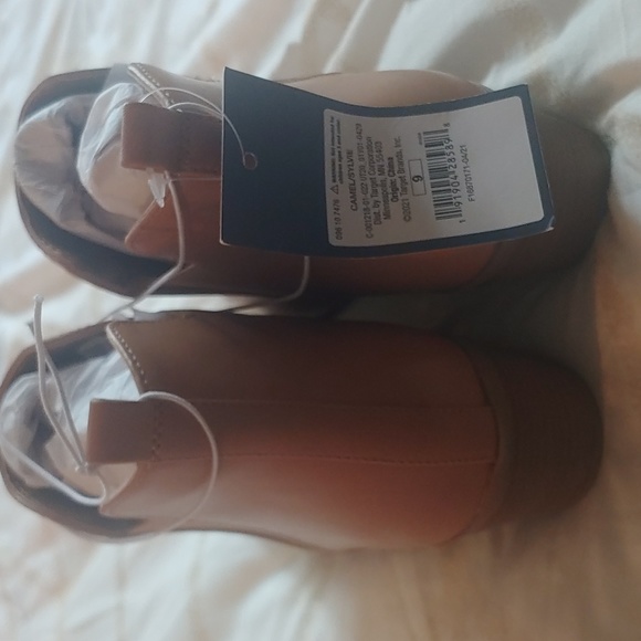 Universal Thread camel booties - Picture 2 of 5